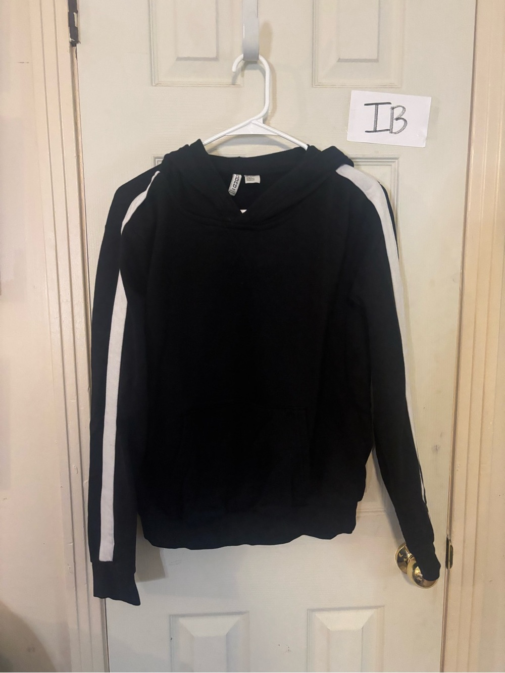H&M black hoodie with white stripes on sleeves, size L #athletic #sporty